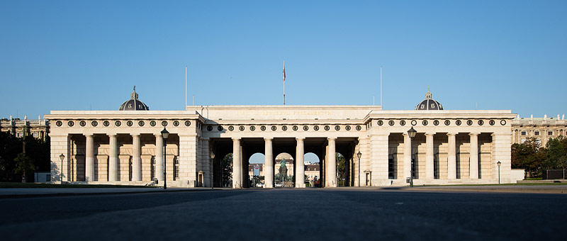 Äußeres Burgtor und Krypta - Rundgang Wir sind HeldInnen! - denk mal wien Header Äußeres Burgtor und Krypta