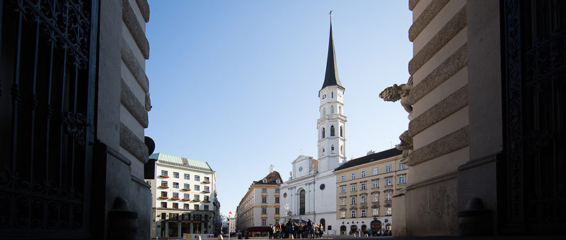 Michaelerplatz und Michaelerkirche - Rundgang Was ist Österreich? - denk mal wien Header Michaelerplatz und Michaelerkirche