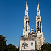 Votivkirche und Vorplatz - Rundgang Republik und Demokratie - denk mal wien Detail Votivkirche und Vorplatz